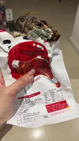 昨晚饿了咬了两口才发现鸭腿烂成这样了，找抖音商家，说赔我4块，找抖音平台说按照订单原价赔我39.9，这世界还有天理吗！！！